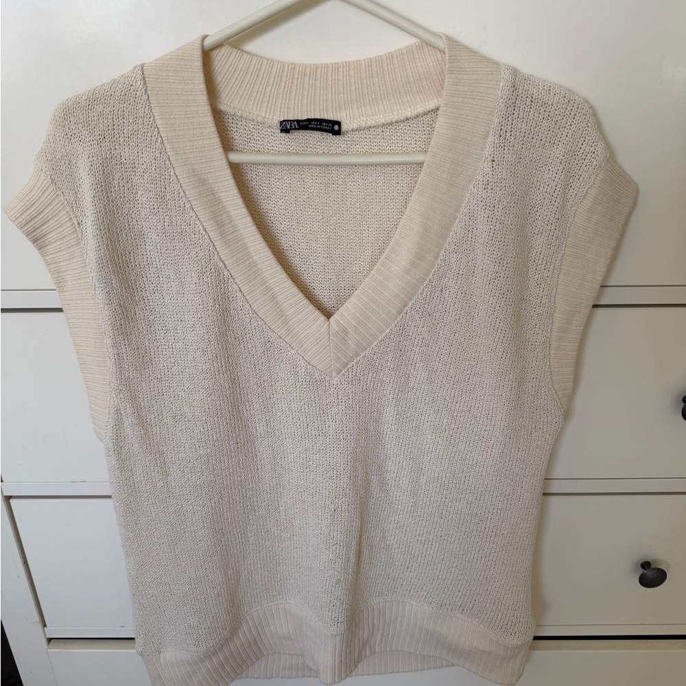 Zara Cream V-Neck Sleeveless Sweater